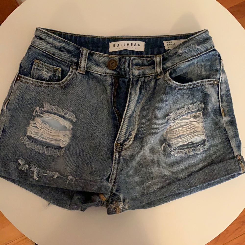 Bullhead mom short
